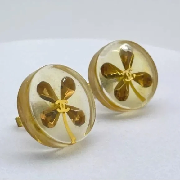 ☘️CHANEL Four Leaf Clover Pierced Earrings Gold Tone Round Clear Enamel Vintage - Picture 5 of 10